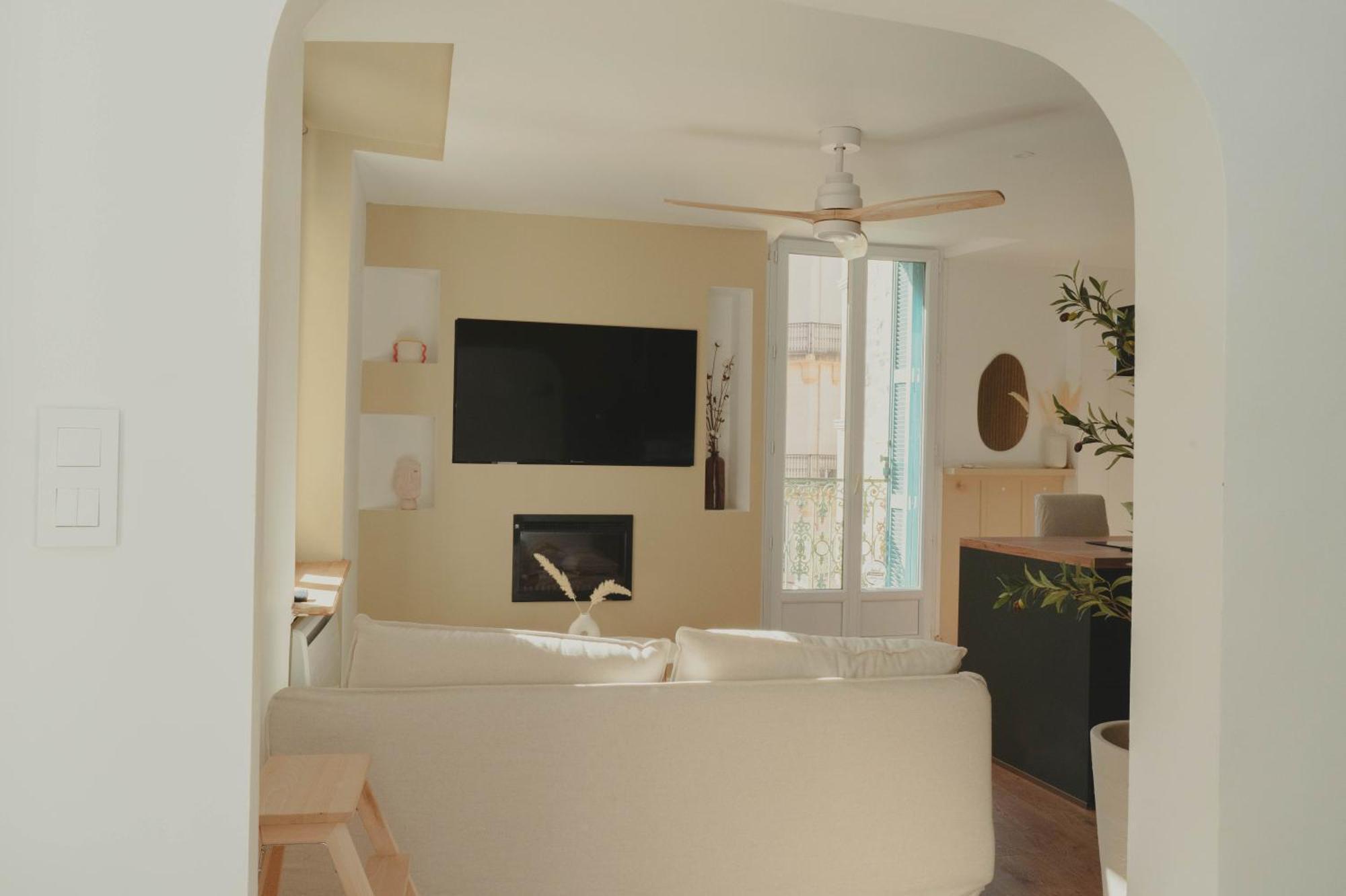 Apartment Au Coeur De Hyeres, Ideal Pour Les Couples !